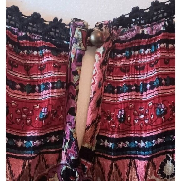 Bila Boho Cold Shoulder Crochet Trim Bell Sleeve Tunic Top 2x Fall Black Red - Picture 8 of 10